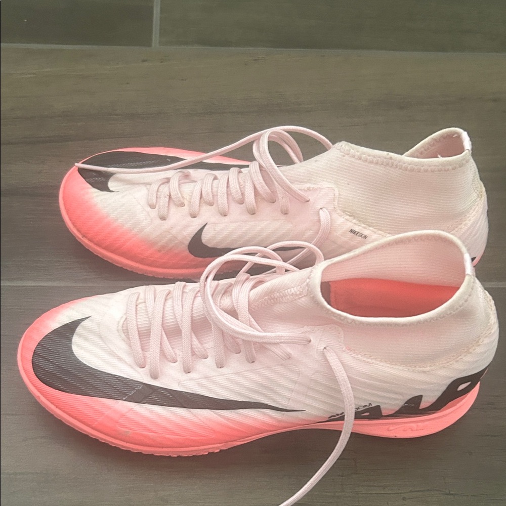 Nike Women's Pink and Black Indoor Soccer Shoes - Size 6